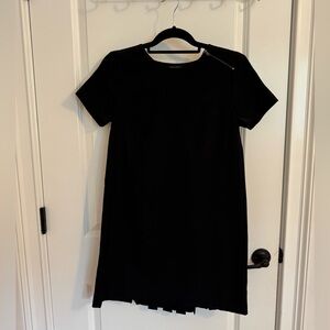 Banana Republic Black Short Sleeve Dress with Pleated Back in Size XS